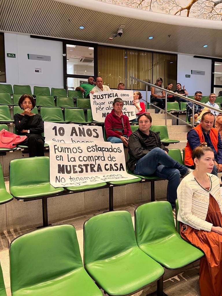aecheverri3's tweet photo. @AlfredoRamosM necesitamos su ayuda, pagar impuesto predial por una casa que no existe no es Justo, solo queríamos tener una casa propia y nos arrebataron ese sueño #edificiosenfermos https://t.co/QDE2YKPulA