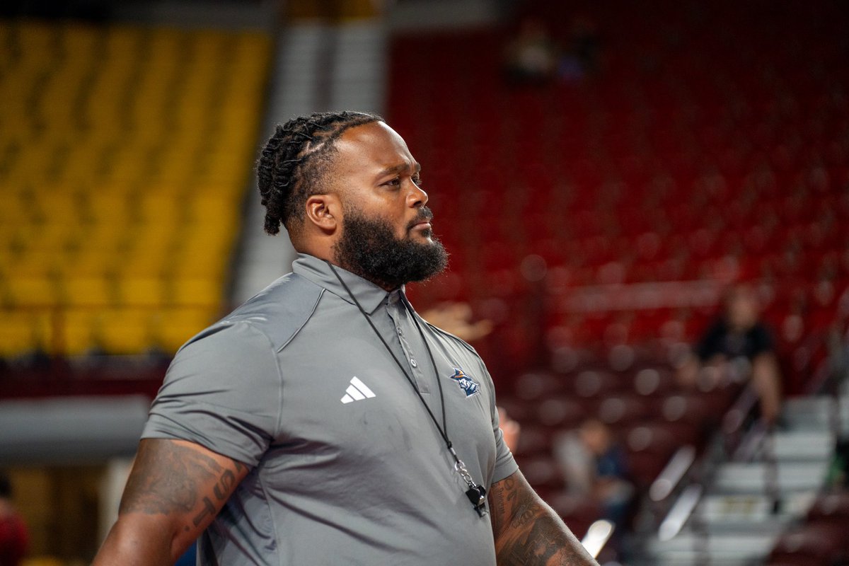 𝐇𝐚𝐩𝐩𝐲 𝐍𝐚𝐭𝐢𝐨𝐧𝐚𝐥 𝐂𝐨𝐚𝐜𝐡𝐞𝐬 𝐃𝐚𝐲! 
Thank you for all that you do! 🫶

⛏️x🏐 | #nationalcoachesday #utepvb #picksup