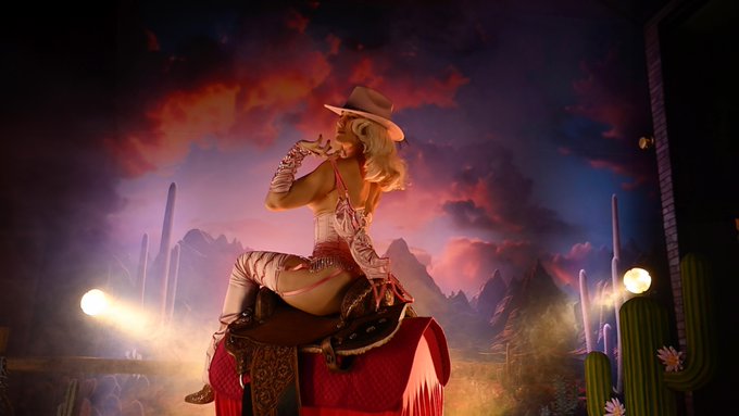 "Rider Barbie" from Act IV of Wild West Barbie show... https://t.co/UVsvDRQenU<a href="/tag/tbt"class="tags"><span>#tbt</span></a>