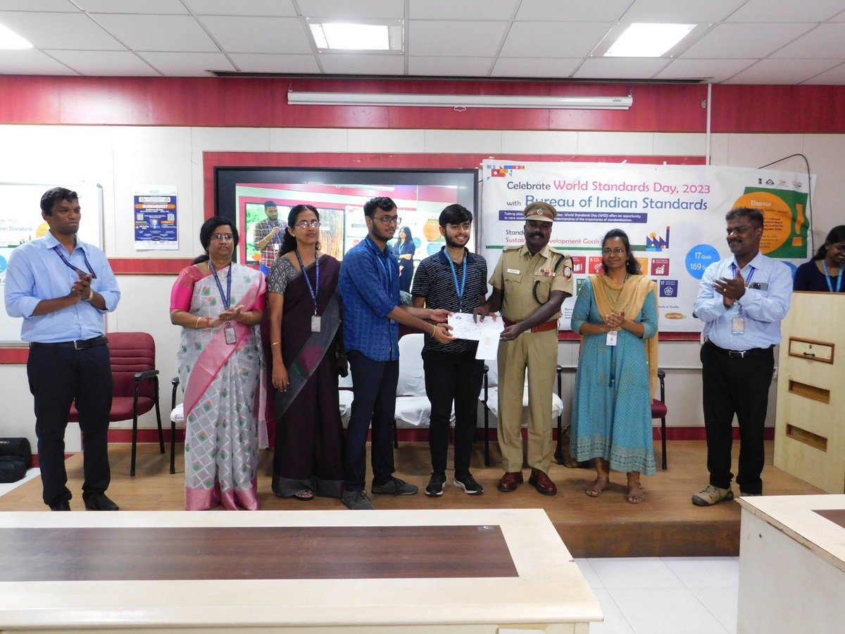 SoC_SRMIST's tweet photo. SRMIST, KTR Campus, in association with BIS,Chennai, 
organized a competition “BureaQuest”, for students. 251 Participants comprising 81 teams from various departments of SRMIST have participated in  the event. Prizes were distributed by K. Govindarajan ADSP Disaster Response. https://t.co/dPj5bJke6v