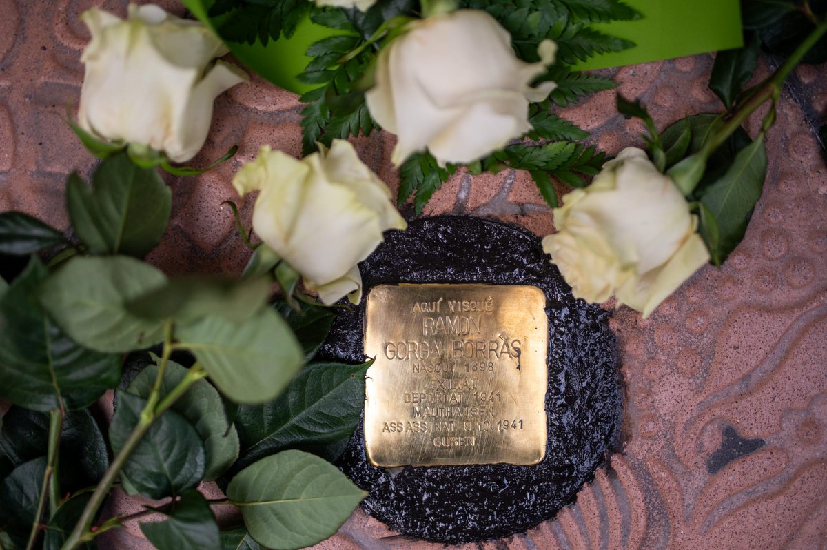 Aquesta tarda s'ha fet la col·locació de la llamborda (Stolpersteine) en memòria de Ramon Gorga (1898-1941), reusenc deportat i assassinat als camps nazis. L'acte ha comptat amb la presència del seu fill, altres familiars i l'homenatge dels membres del cos de bombers <a href="/ReusArxiu/">Arxiu Municipal Reus</a>
