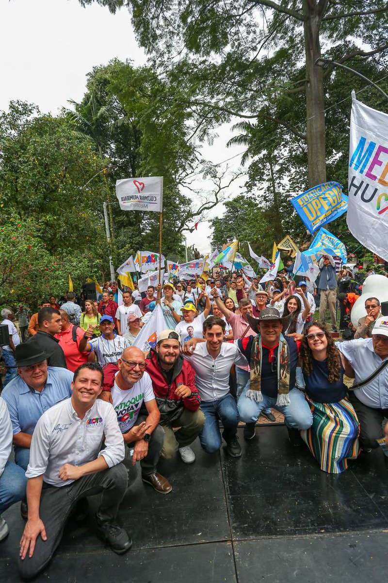 JuanCaUpeguiV's tweet photo. Por la paz y por la vida en Medellín nos unimos las bases populares y las fuerzas progresistas. ¡Vamos adelante! https://t.co/xvP6yk3SBR
