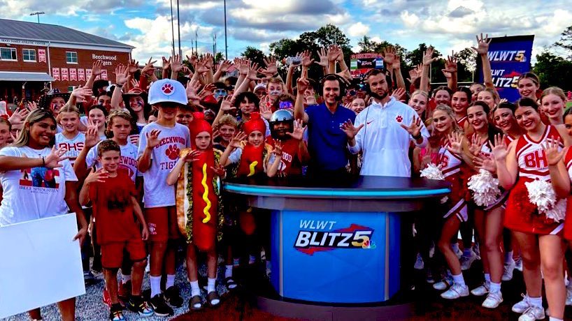 char_cliff's tweet photo. #Blitz5 @WLWT Game of the Week  
🚨Lakota West @ Lakota East🚨

Hawks Student Section: See you tonight at The Blitz 5 Tailgate at 5:15PM! ⬇️ https://t.co/AiA2d7iazC