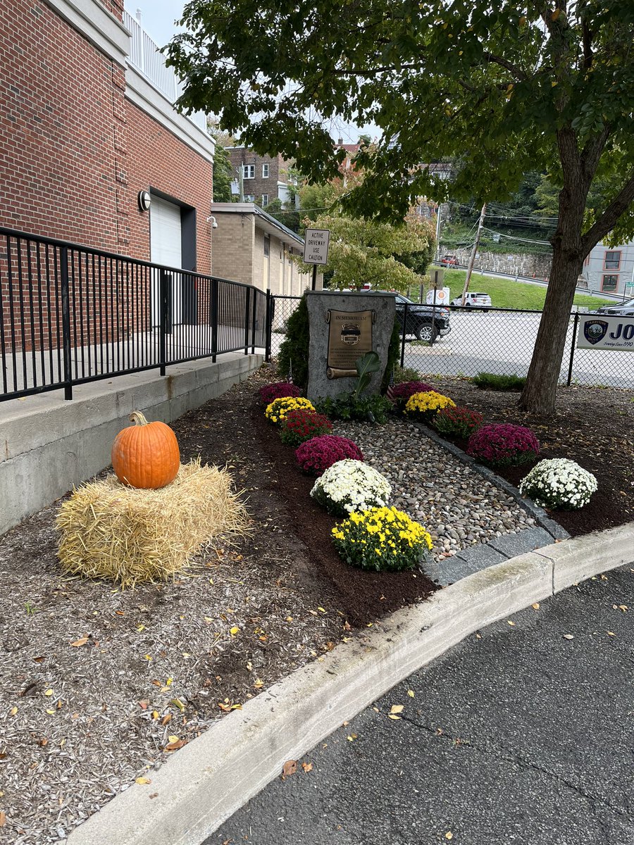 Thank you to Antonio Pinto for giving his time and resources to dress up the front of the building for the fall!!