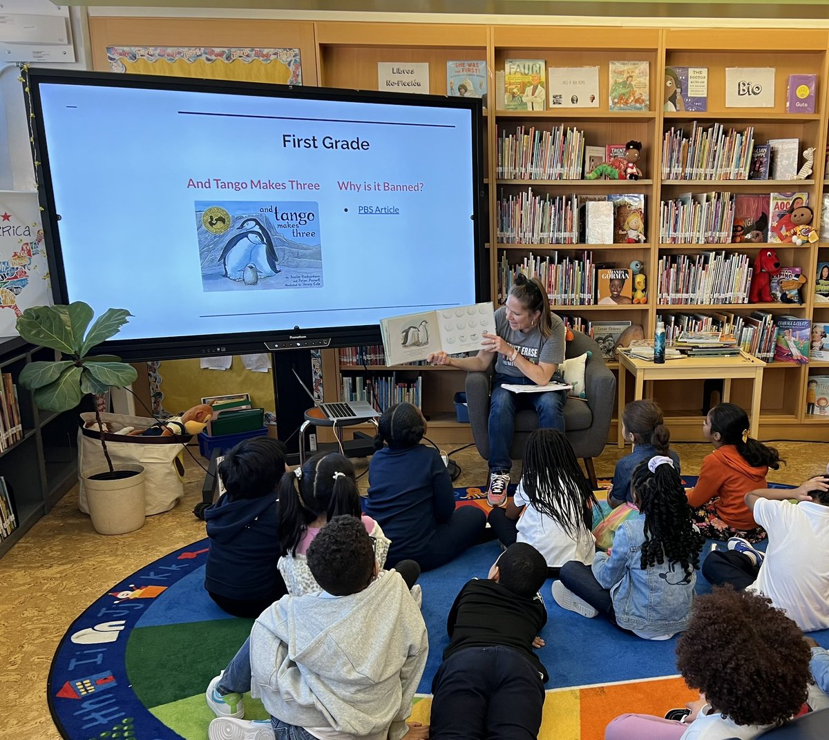 PS28Library's tweet image. In our library we celebrate banned 📚 and share them with our community! #ReadBannedBooks #freadom #librariesareforeveryone @UABookBans @ALALibrary @NYCDOEOLS