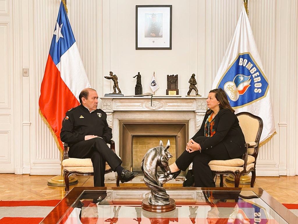 pvodanovic's tweet photo. Nos reunimos con Juan Carlos Field, presidente de Bomberos de Chile, con quién conversamos sobre la realidad de la institución. Vamos a empujar con fuerza que el #Presupuesto2024  destine recursos suficientes para que sigan desarrollando su enorme tarea #BomberosChicosBuenos https://t.co/WSO165P1rH