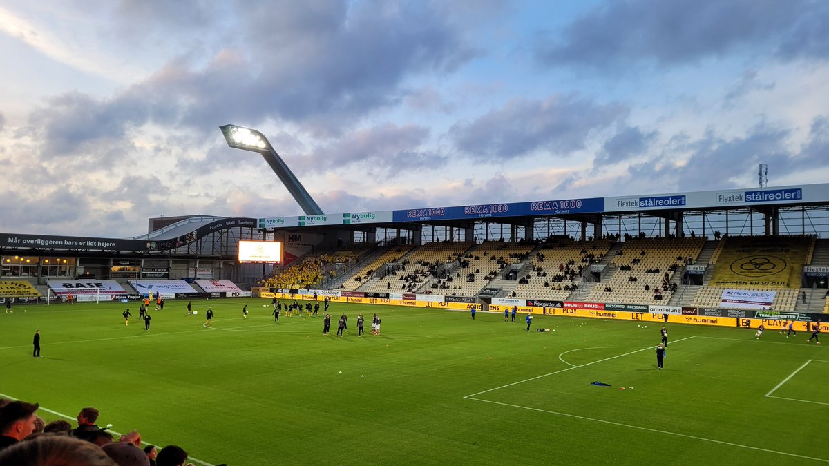 Jonas_DKFodbold's tweet photo. Vi ta'r lige en tur forbi Horsens og ser dem tabe til AaB #SuperAaB #ACHAAB #HeleNordjyllandsHold https://t.co/Br0evlNeIx