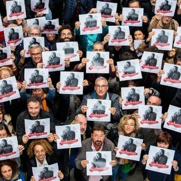 SNJ_AEFinfo's tweet image. Il y a un an, nous prenions cette photo, par laquelle nous appelions, une fois de plus, à la libération de notre confrère Olivier Dubois.

Aujourd'hui, c'est avec émotion que nous l'accueillons, libre, au congrès d'Albi !