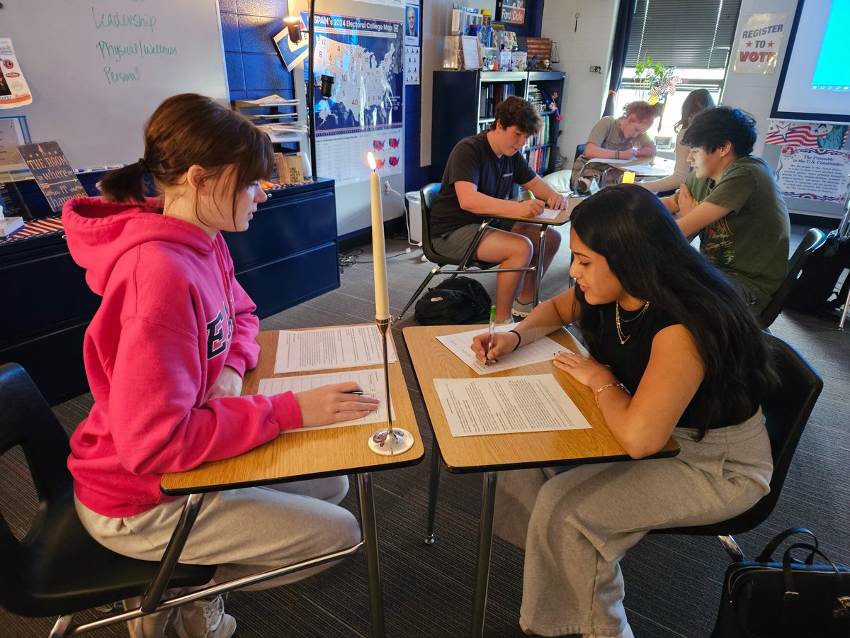 Smooth jazz and and soft lighting for Interest Gouup speed dating in #oeapgopo <a href="/OESocialStudies/">Olathe East Social Studies Department</a> <a href="/OPSSocStudies/">OPS Social Studies</a> <a href="/OlatheEastHawks/">Olathe East High School</a> #youresointeresting #arewecompatible #hawksfly