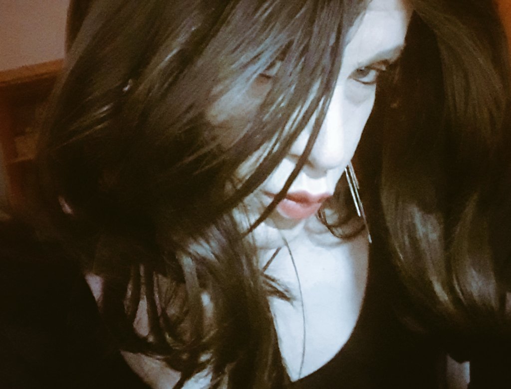 #FrivolerFreitag ... mir ist langweilig  😇

Frivoler wirds heut nicht ... 
😊😇😘🥰💋❤️