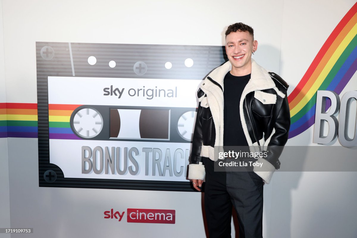 I can't wait to see that movie and hear your gorgeous song!🌈🤗
what a beautiful glow you had!✨️i love it! 🤩
#BonusTrack 🎬
#skyoriginal #ollyalexander