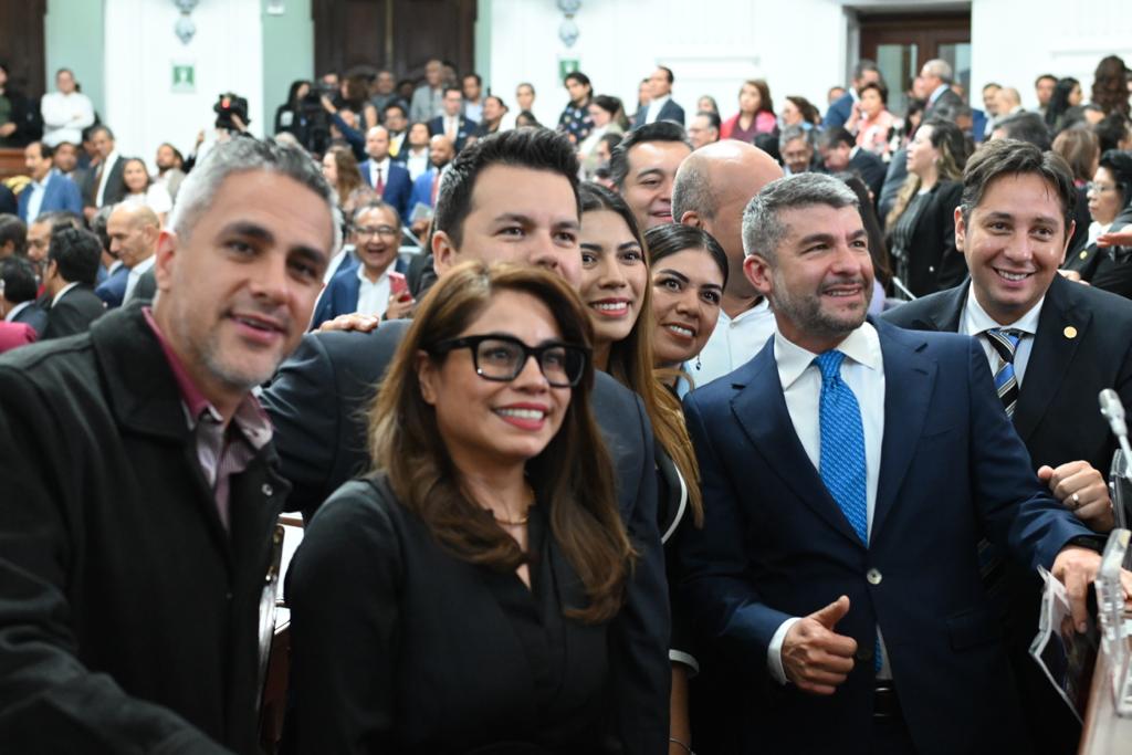 Luis_Chavez_Gar's tweet photo. Nosotros conocemos la unidad y la verdad. #InformeMartiBatres #ContraInforme #SíHayDeOtra https://t.co/atqiz8ntPJ