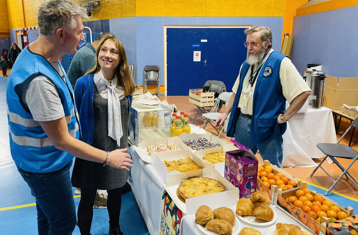 Ce soir, @aguillem1 était présente au gymnase Gauguin pour la SOIRÉE SPORT DU NEUF. L’occasion de saluer les bénévoles du @LionsClubPHK et d’encourager nos jeunes sportifs.