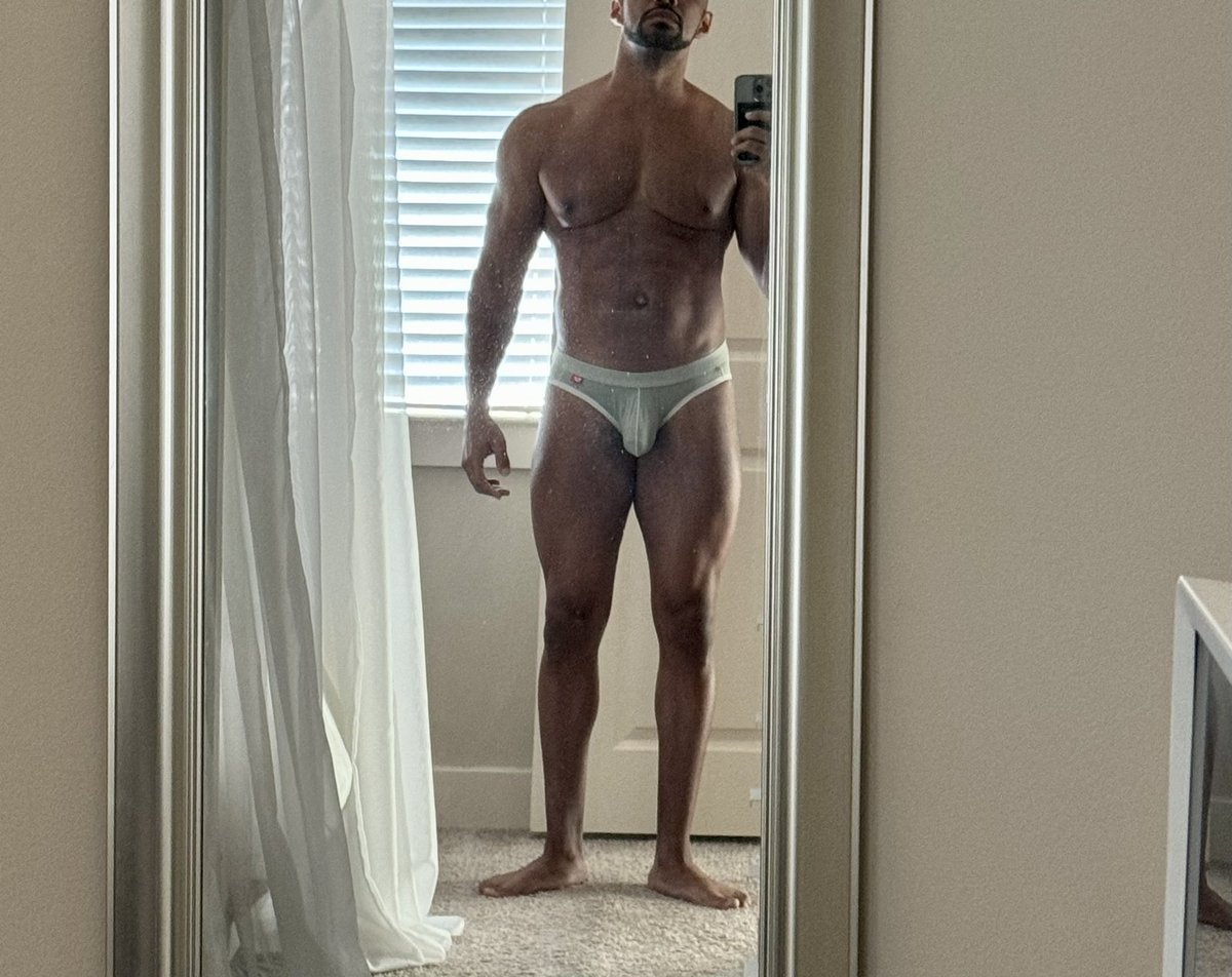 Freakquensea's tweet photo. Feeling mahself a lil today #polyvers https://t.co/PYQIXmZXoA