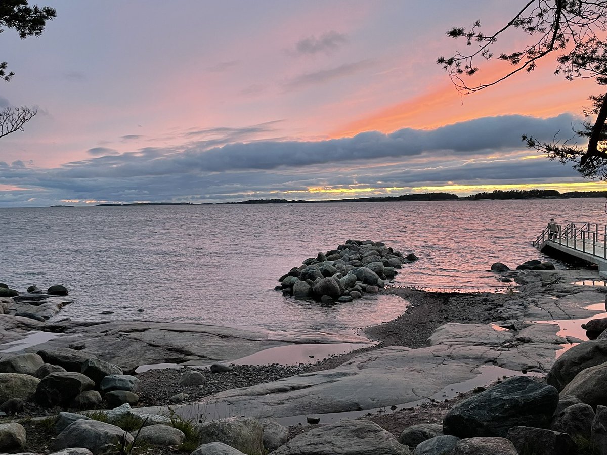 Autumnvibes🍁
#autumn2023 #skycolours  #NatureBeauty #NaturePhoto #sea #luonto #syksy #luontokuva #Finland #Nordicnature