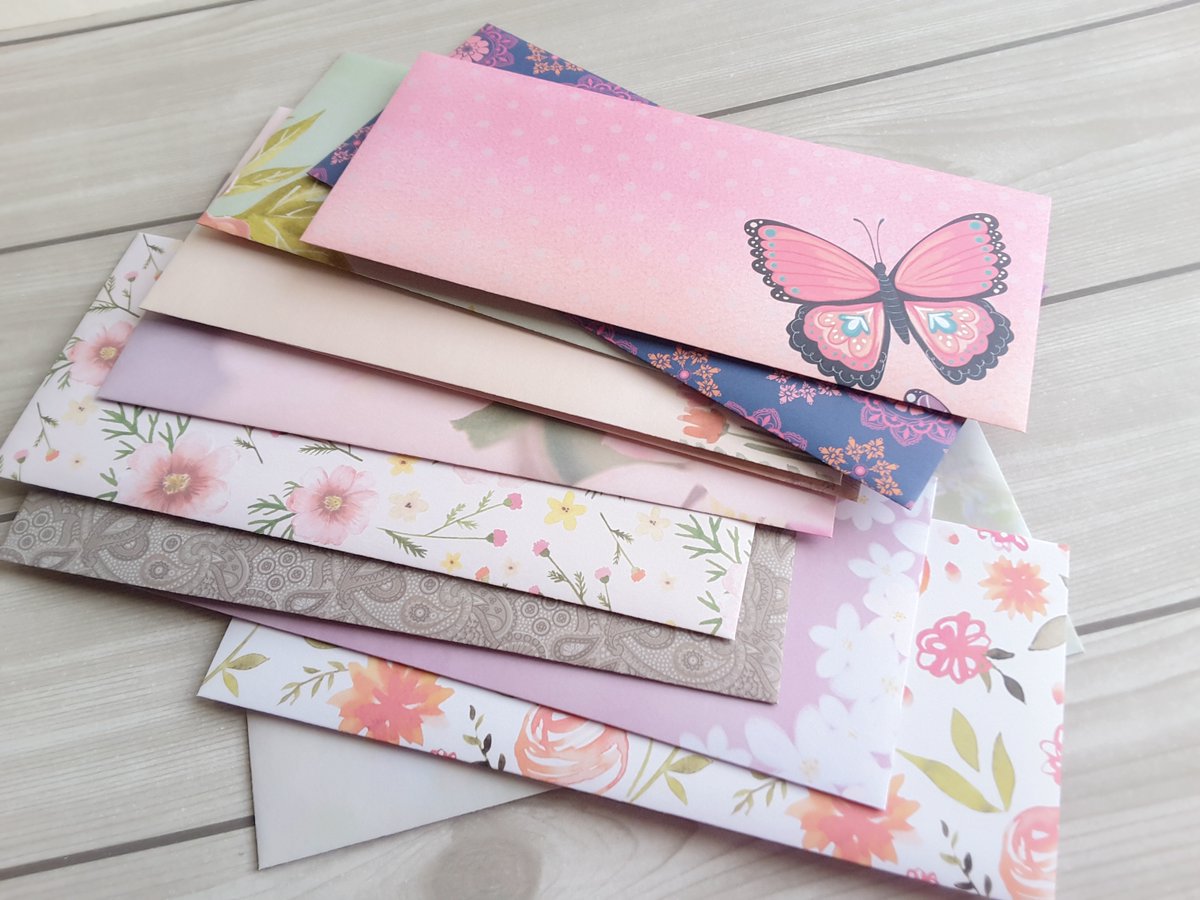 heartstreetmade's tweet image. Check out our delightful business envelopes to add a charming touch to your holiday season letters. 😊💌
#handmadeenvelope #etsyshop #envelope
#penpal #snailmail #shopsmall #SmallBusiness 
heartstreet.etsy.com/listing/774963…
heartstreet.etsy.com/listing/145027…
heartstreet.etsy.com/listing/153969…