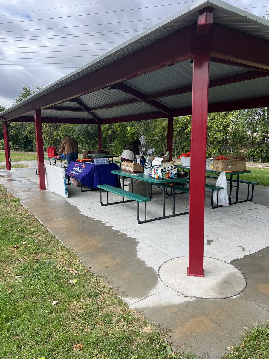 We are out at East Side Neighborhood Services passing out bags, grabbers and gloves for those who can volunteer to pick up trash today! Hope to see you soon!