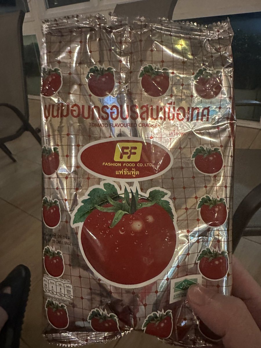 สินค้าที่ไม่เคยโดน disrupt ยังคงขายดี ใครๆก็ชอบ กินมาเป็นสิบปี โดยไม่ต้องออกแบบแพคเกจใหม่ ไม่ต้องรีแบรนด์ ไม่ต้อง digital transformation ไม่ต้อง big data ไม่ต้องใช้ generative AI

แต่ถามว่ารู้มั้ยว่ายี่ห้ออะไร คำตอบคือไม่รู้ 555 เพราะเรียกว่าขนมมะเขือมาตลอดชีวิต