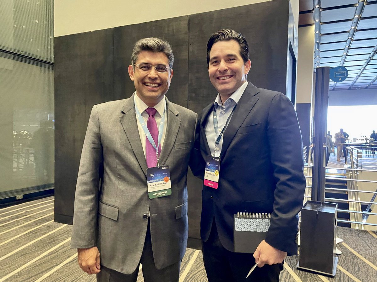 RaulRuizRobles's tweet photo. La digitalización y bancarización son herramientas que nos pueden facilitar la formalización de unidades económicas que les permita exponenciar su crecimiento. Fue un gusto saludar a Rubén Coppel Pdte de @BanCoppel en el @NorthCapital_F @USMexicoFound https://t.co/IERdOsVoWC