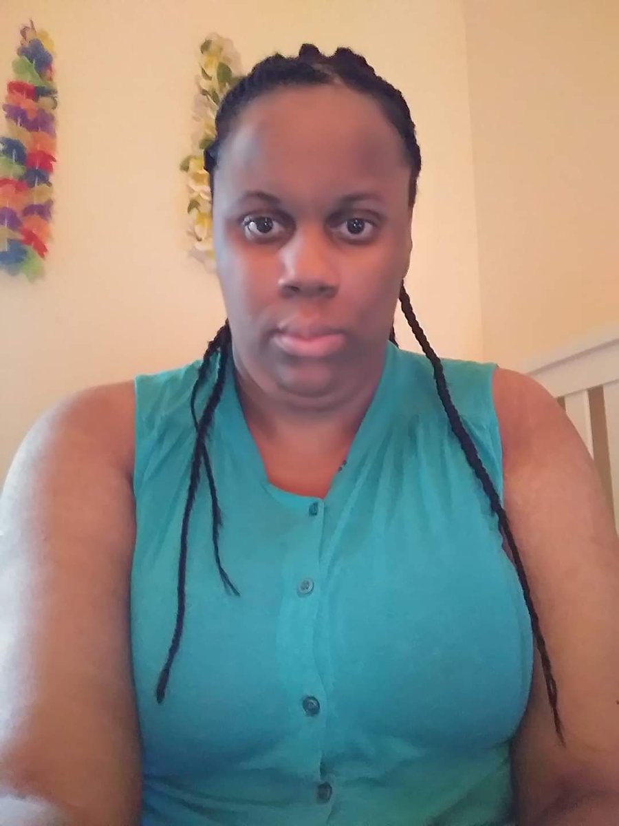 thestallionsis's tweet photo. Flashback Friday I had was wearing a hair weave. Only 14 days til my 39th birthday. #almost39 #stallionsister 💕💕🌺 https://t.co/22XYpANv9H