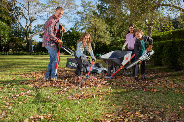 MarinAceHw's tweet image. #Fall cleanup doesn't have to be a chore when the whole family and your #HelpfulHardware team pitch in. Stop in today to turn this weekend's projects from drudgery to fun fall family time!
