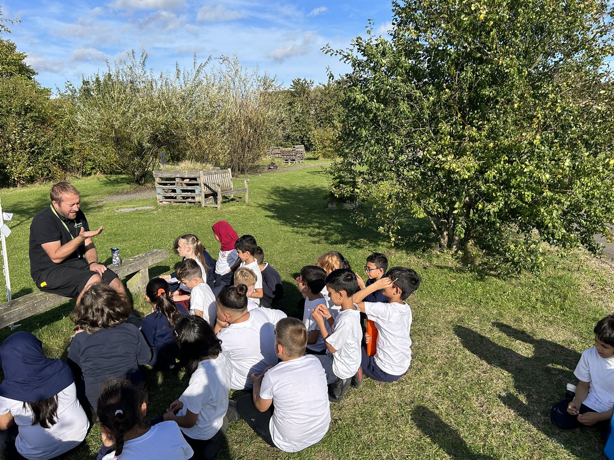 Year3Chantry's tweet photo. Forest school fun with Mr Dockerill today. Our favourite time of the week 🌳 @adventures_into https://t.co/6cCgVvG1DJ