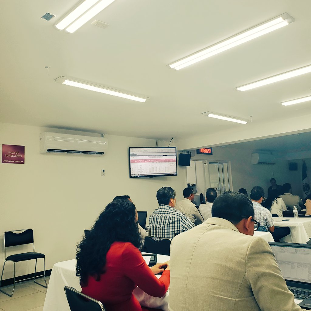 dariochatu's tweet photo. Iniciamos con la reunión de trabajos de coordinación entre diversas áreas de @INE_Chiapas; destaca el voto anticipado, ubicación e integración de casillas, acondicionamiento de bodegas electorales y contratación de personal de apoyo para el Proceso Electoral Federal 2023-2024. https://t.co/oPw6OAOrlh