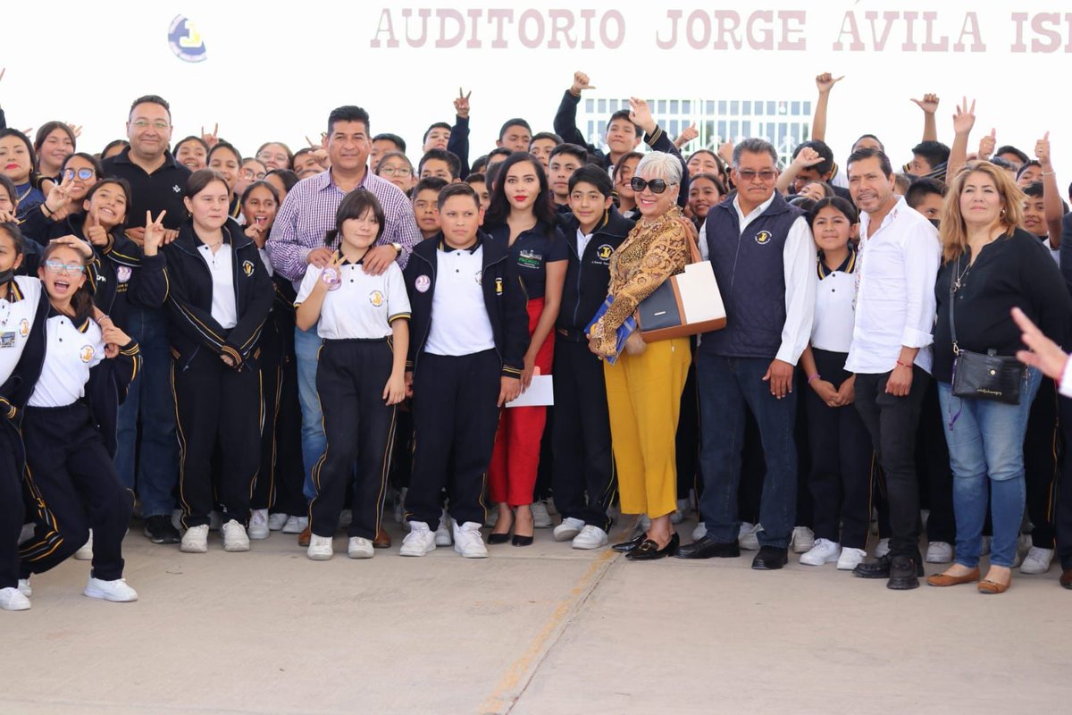 IMPA_Pachuca's tweet photo. En representación del Alcalde @sergiobanosr la Directora @MeloMichlle asistió a la Telesecundaria 566 de San Antonio para acercar el programa De Ruta Por Pachuca y generar alianzas estratégicas con la Institución en favor del aprendizaje de la juventud 💯🙆🏻‍♀️🙆🏼
@RubenEscalanteM https://t.co/lMfIKCqlZ2
