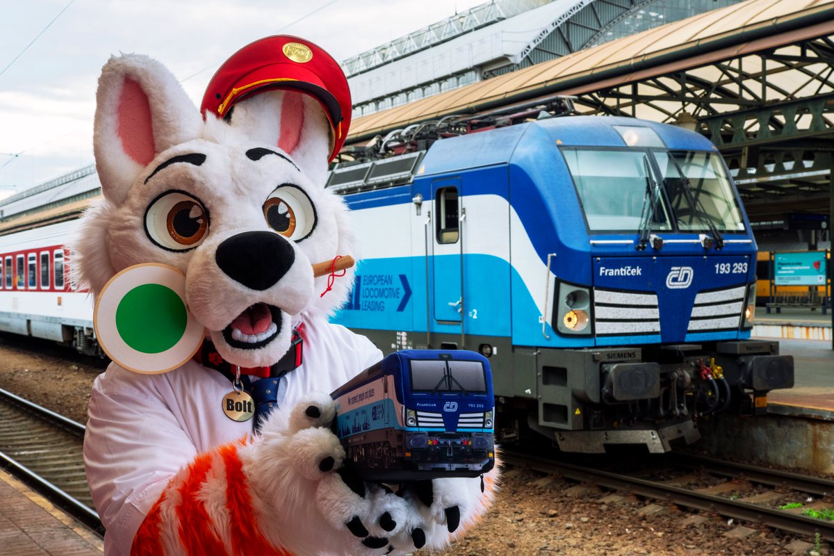 B_railway_dog's tweet photo. Would you believe that?! 😍 I have met the same exact ČD Siemens Vectron as the one I have as a plushie! 🧡😍🤩🚂🐶 #FursuitFriday #Siemens #Vectron #CeskeDrahy 

📸 @Snow_F_Photo https://t.co/C0yGIYErpg