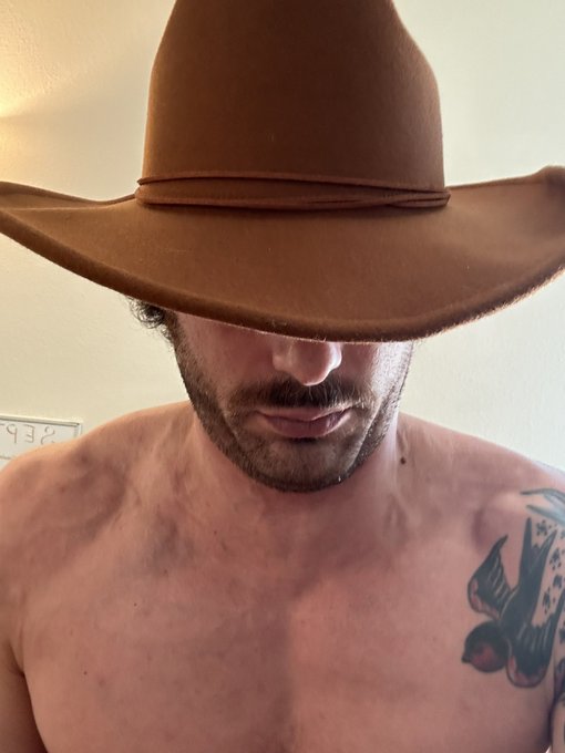 The Pat McAfee show is broadcasting from the Texas state fair for the Texas/Oklahoma game and I fuck<a href="/tag/hookem"class="tags"><span>#hookem</span></a><a href="/tag/boomersooner"class="tags"><span>#boomersooner</span></a>