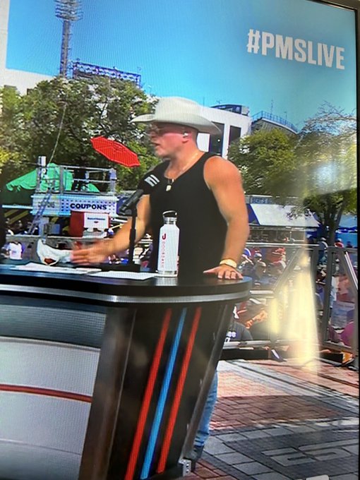The Pat McAfee show is broadcasting from the Texas state fair for the Texas/Oklahoma game and I fuck<a href="/tag/hookem"class="tags"><span>#hookem</span></a><a href="/tag/boomersooner"class="tags"><span>#boomersooner</span></a>