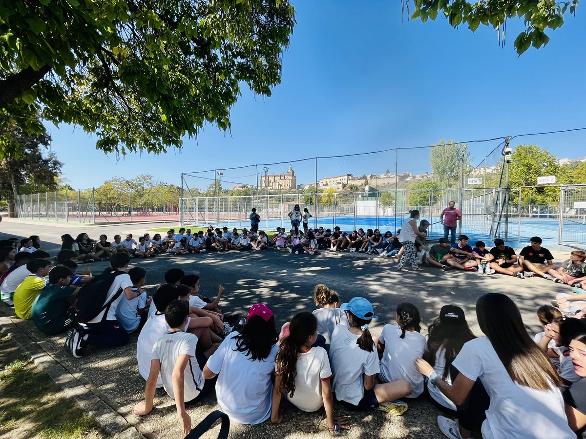 scorazoncoria's tweet photo. Superadas las primeras semanas, alumnos de primaria y secundaria vivieron en el día de ayer un encuentro que marca el inicio de los grupos del #MovimientoSpinola en este curso 23/24. Juegos, risas, y momentos muy divertidos, nos hicieron disfrutar de una gran tarde de convivencia https://t.co/NMAsqn8bDQ
