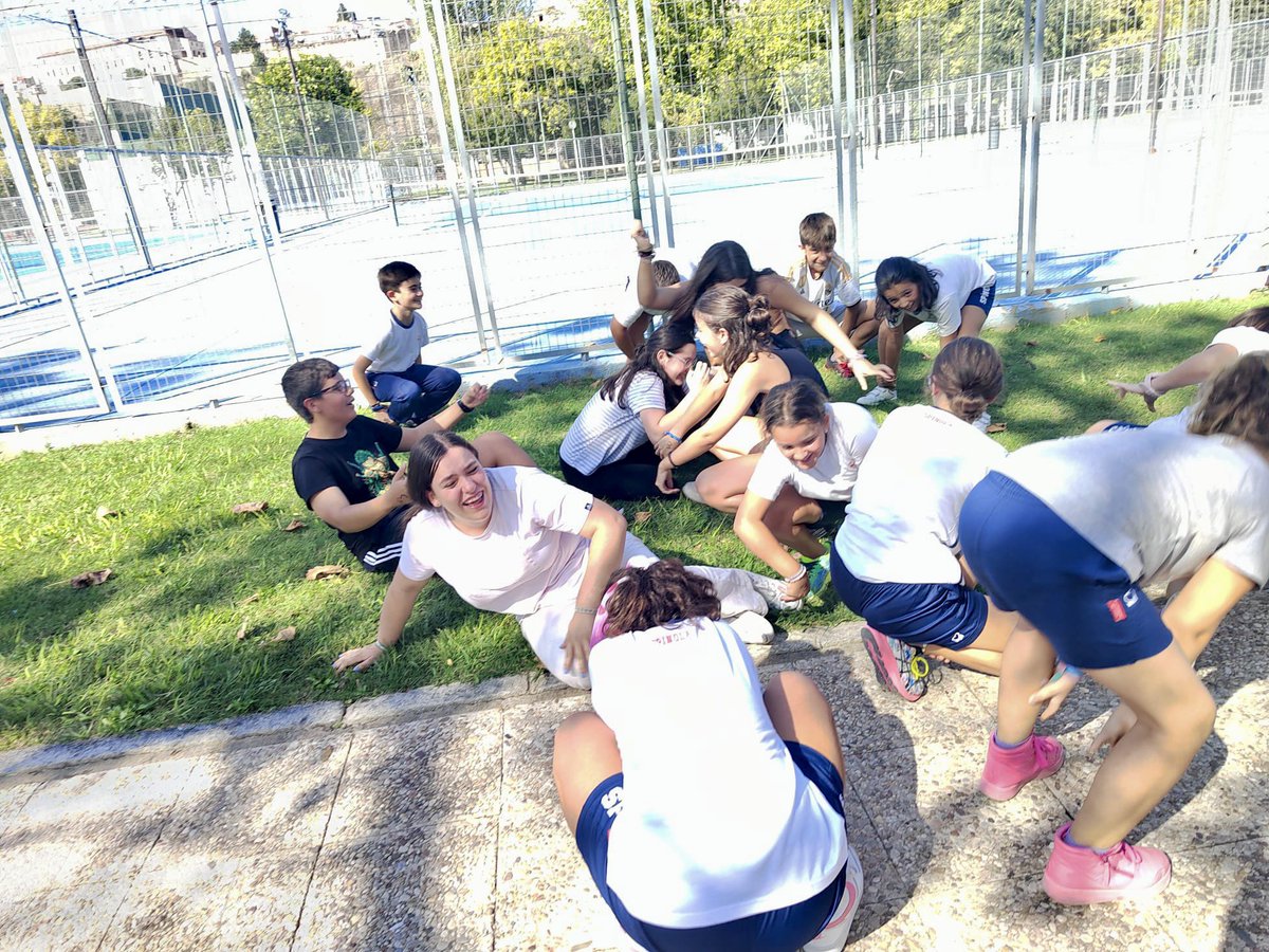 scorazoncoria's tweet photo. Superadas las primeras semanas, alumnos de primaria y secundaria vivieron en el día de ayer un encuentro que marca el inicio de los grupos del #MovimientoSpinola en este curso 23/24. Juegos, risas, y momentos muy divertidos, nos hicieron disfrutar de una gran tarde de convivencia https://t.co/NMAsqn8bDQ