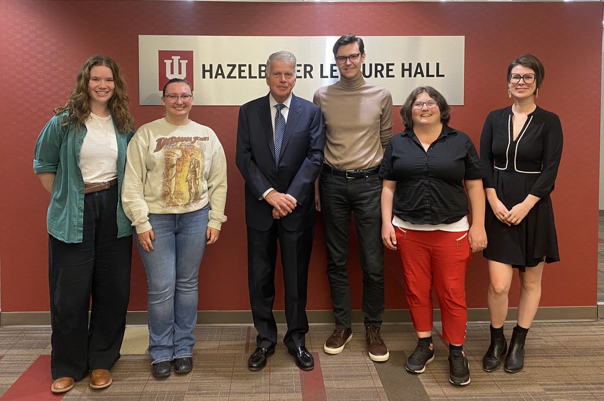 What an amazing week hosting David Ferriero, 10th Archivist of the United States, on campus! He spoke as part of the @IUBThemester events, met with classes, and had breakfast with @iulibraries student employees - pictured here, David with some of our current Archives crew!