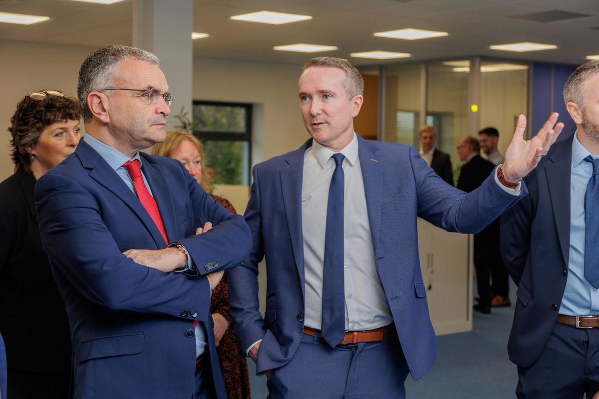 FFSligo's tweet image. “A key priority for this Government is to foster regional enterprise development and create jobs across all the regions of Ireland” @daracalleary in Sligo at launch of expansion of nee jobs in our region.

#AnIrelandForAll 

m.independent.ie/regionals/slig…