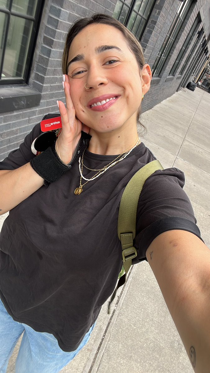 He tenido un par de meses maravillosos tweetfriends pero me aprietan los pantalones 🤣. Así que estoy súper contenta de volver a mi rutina y mis tasty ensaladas que no se ven tan tasty😜