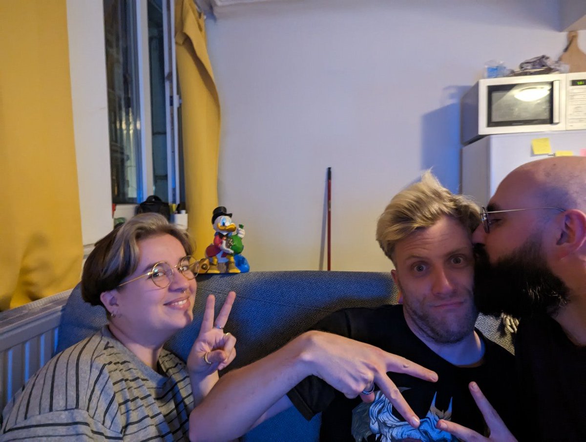 48p_o_p's tweet image. Beaucoup d&apos;amour

(et peut être un indice pour un prochain épisode)