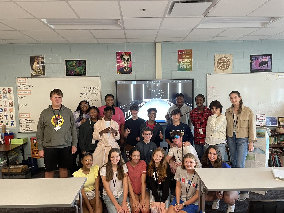 Successful #DesfileDeModa in Spanish 2! @BlythewoodHigh 🧥👚👔🩳👖👗