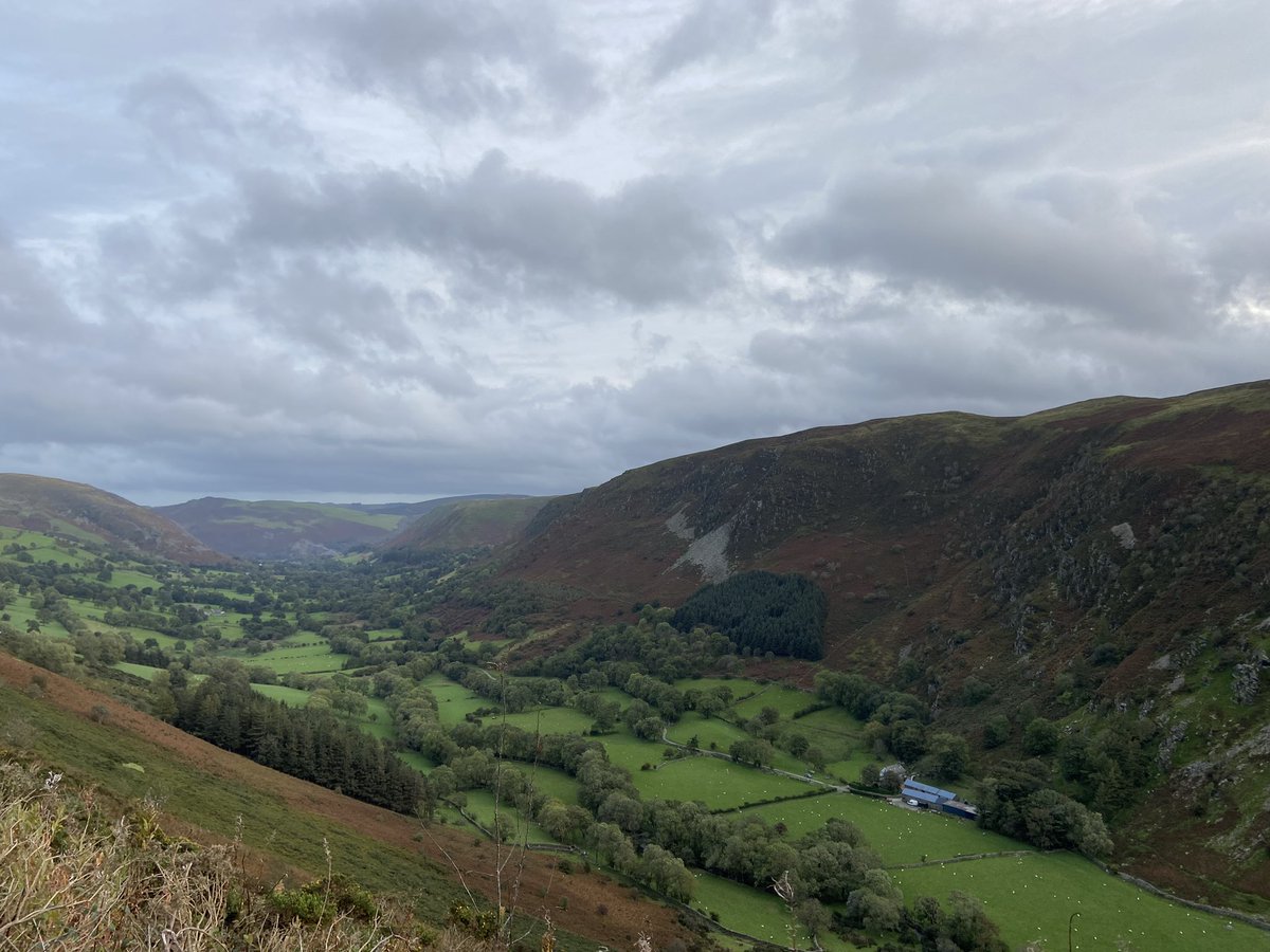 grassstomp's tweet photo. Had a lovely lil time with Joseph in North Wales this week! 🏴󠁧󠁢󠁷󠁬󠁳󠁿 

Driving through valleys, hiking up trails, exploring the local area, making tasty food &amp; snuggling up with our annual autumn Gilmore Girls rewatch in a smol cabin made for a cute lil getaway 💕

#Holiday #NorthWales https://t.co/F5T9mQeRm0