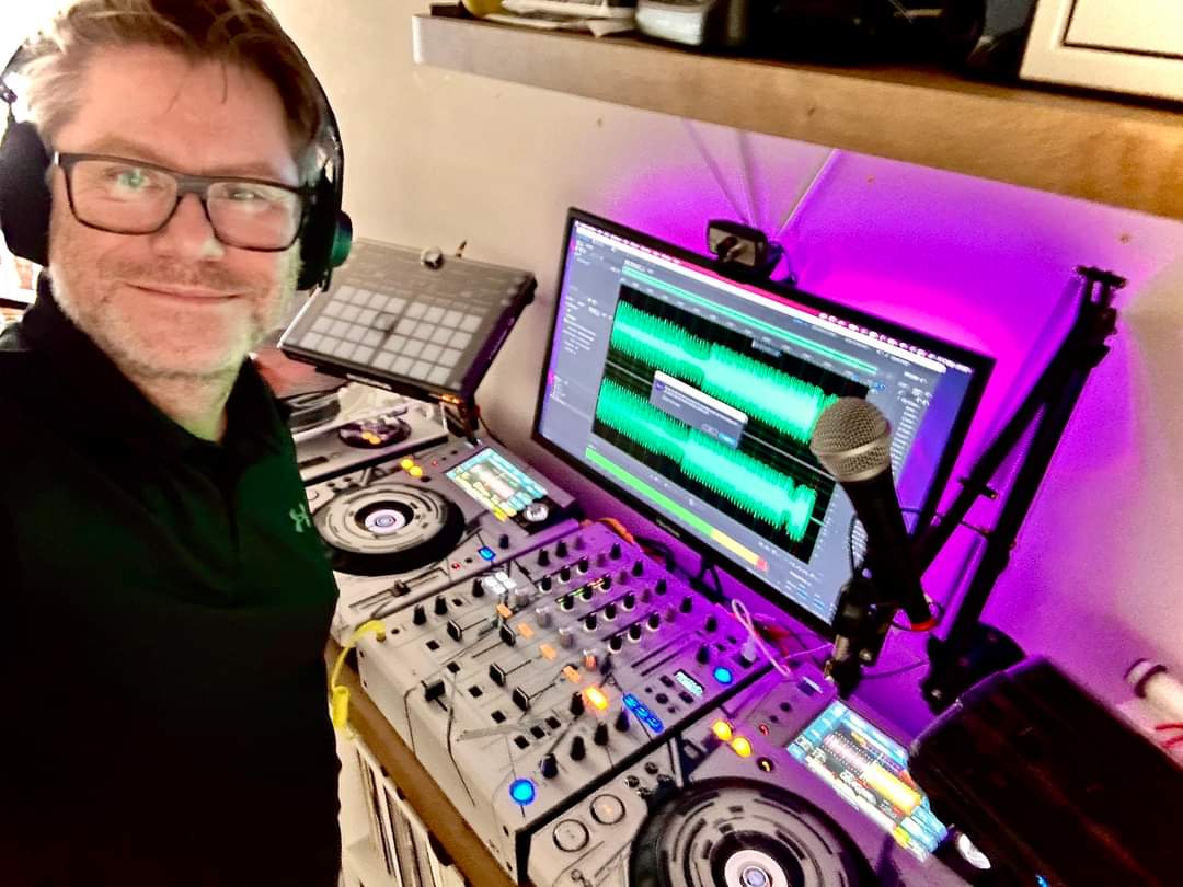 Tonight at 10pm on Slice Audio  KB (Karl Baker) is back, with a LIVE show full of brand new tracks, from house to disco and back again... artists include: Sebb Junior, Disko Junkie, ALEX GUESTA, Saison, Peggy Gou and many more...