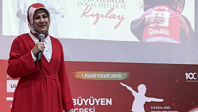 solcugazete's tweet photo. Kızılay Genel Başkanı Fatma Meriç Yılmaz:

"AHBAP bizden çadır istediğinde vermemiş olsak, Haluk Levent 'hani ben de oraya götürecektim. Niye vermediniz ki? Zaten 50 bin tane götürmüştünüz, zaten götürmeye devam edecektiniz. Benim 2 bin çadırımdan ne istediniz?' diyebilir miydi bilmiyorum. Ama en nihayetinde biz bir ders aldık, öğrendik. 

Bundan sonra afet zamanlarında Kızılay çadırlarını sadece Kızılay deprem bölgesine götürecek."