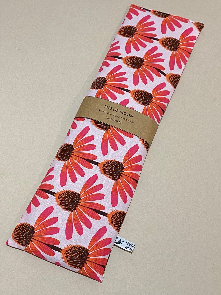 meeliemoon's tweet photo. #shopindie #womaninbizhour https://t.co/jiSMK9cOnR longer length wheat bag makes a lovely gift #wheatbag #heattherapy #giftidea #floralgift https://t.co/oRwmxP5cpF