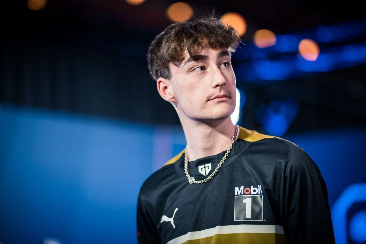 The 50/50 tweet media