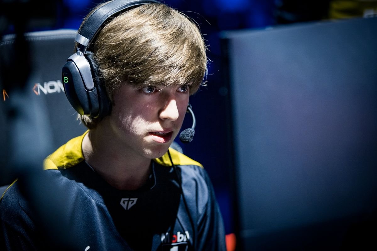 The 50/50 tweet media