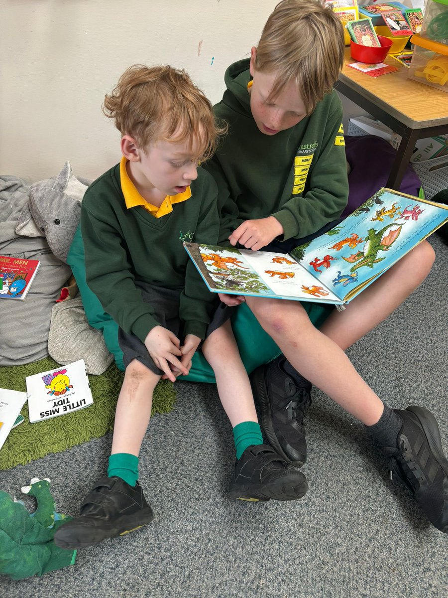 Owls and Eagles have now met their reading buddies! Our new starters loved listening to the Y5/6s this afternoon, during partnered reading📚📖
