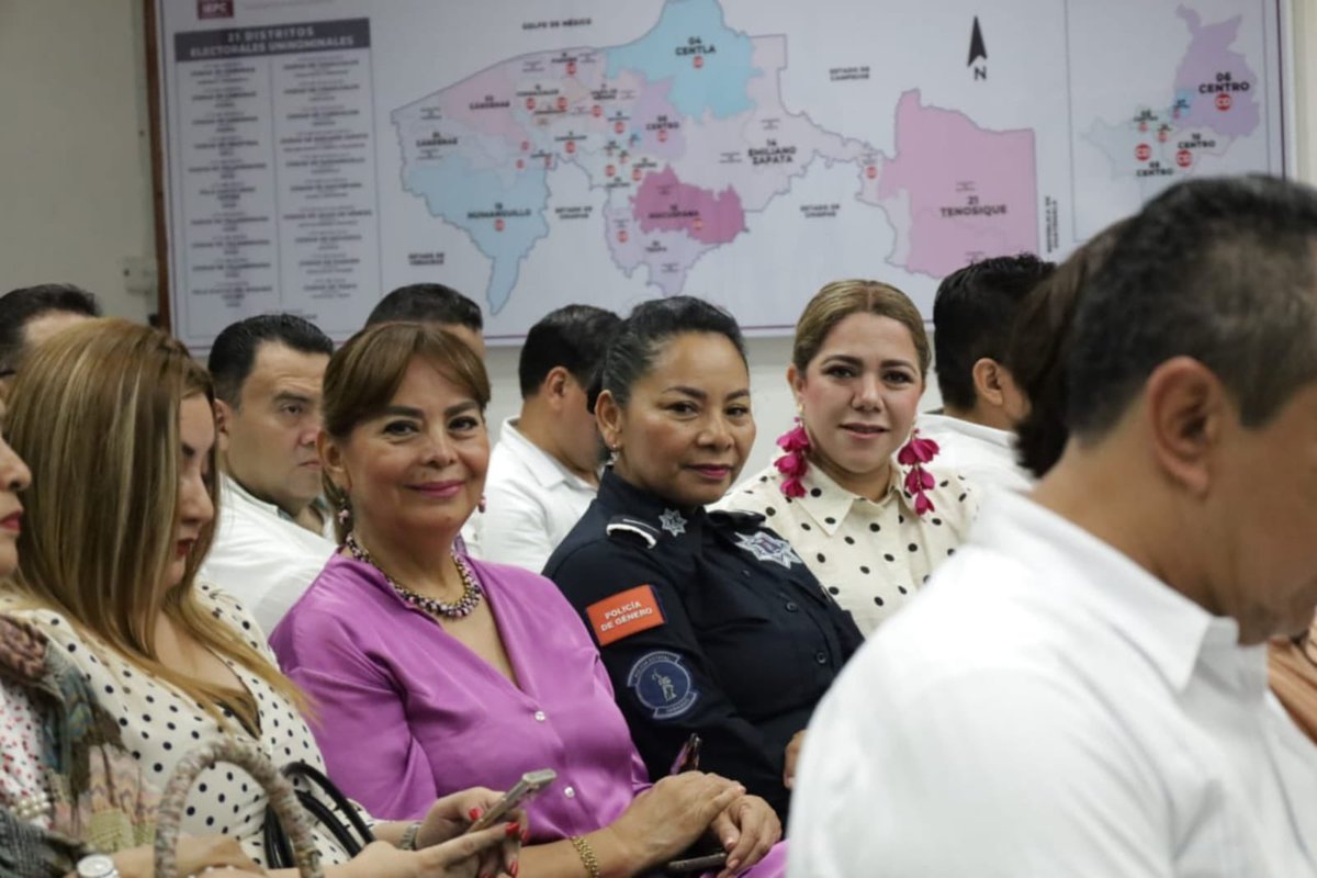 IdaniaRodrgue22's tweet photo. el Fiscal Especializado en Delitos Electorales, Ángel Mario Morales Vidal así como líderes de partidos políticos, entre otros. https://t.co/UNtj4iPmBt
