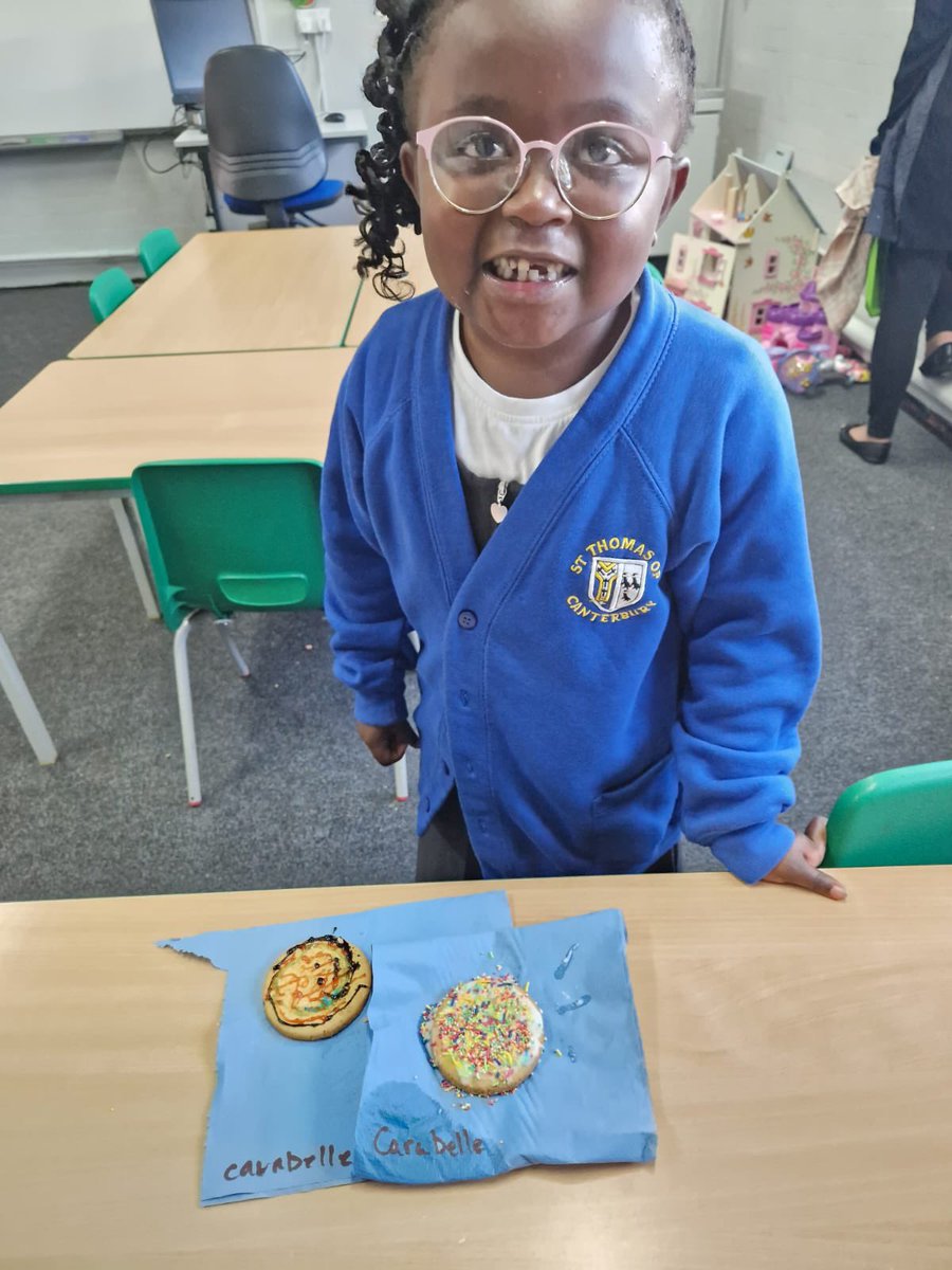 STOCSch's tweet photo. Our amazing KidsKlub children have been decorating biscuits this afternoon. They look and taste so yummy! 💙💛 @STOCSch #icedbiscuits https://t.co/AdCGZO094E