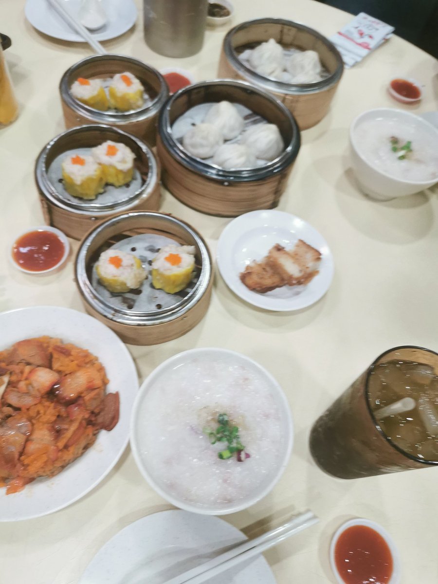 kirikaito's tweet photo. I missed out on post event #FlowTogetherDWSG 🥲 but if you're in sg still tomorrow and maybe visiting public garden in the afternoon, maybe...? Trade?? 😂
Had dim sum dinner/supper with static friends 🤤 https://t.co/0IN0fZnZ47