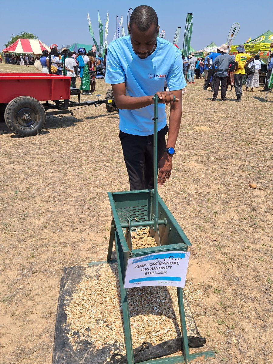 Happy farmers, happy season! They are now ready for the rains in Njovo as the Seed &amp; Mechanization fair brought services to their doorstep. What a great fair it was. 👏🏼 
<a href="/Sieg_SAS/">Sieg Snapp CIMMYT</a> <a href="/BusyBeeChris/">Christian Thierfelder</a> <a href="/CIMMYT/">CIMMYT</a> <a href="/MatinCIMMYT/">Abdul Matin</a> <a href="/ndhlela_t/">Thokozile Ndhlela</a> <a href="/MangeziBrian/">Mangezi Brian</a> <a href="/KudzieChimzy/">Kudzie Chimhanda🇿🇼</a> <a href="/panasheila/">Shiela Chikulo</a>