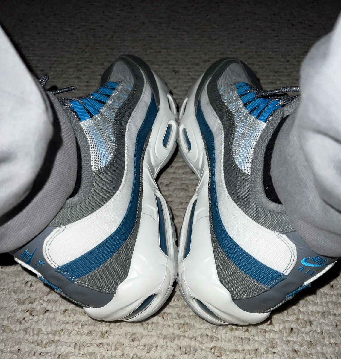 _jetsetera's tweet image. @mitchellandness @barrysanders jersey arrived!  It’s beautiful!!! Rocking the #AirMax ‘95 #custom #DetroitLions #kicks #OnePride #313 #nike #barrysanders #Detroit #Lions #DetroitLions